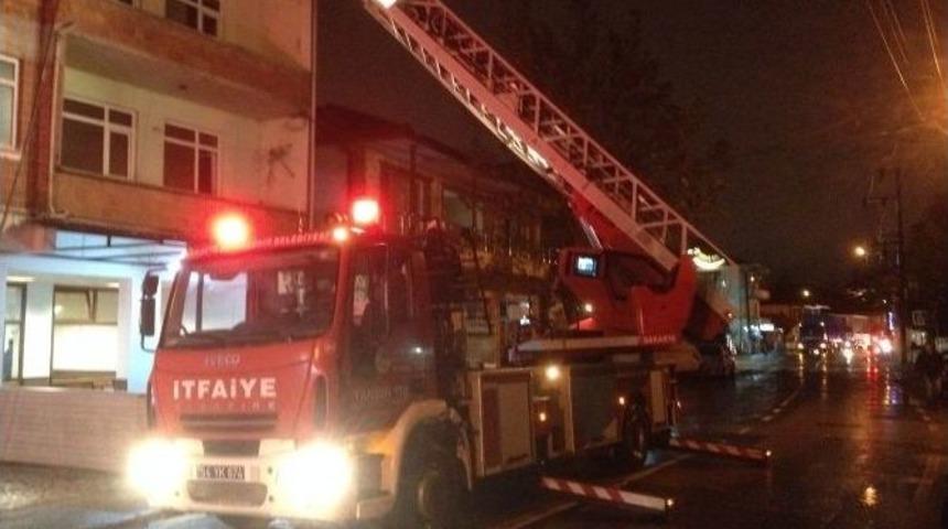 &Ccedil;atı Yangını İtfaiye Ekiplerince S&ouml;nd&uuml;r&uuml;ld&uuml;