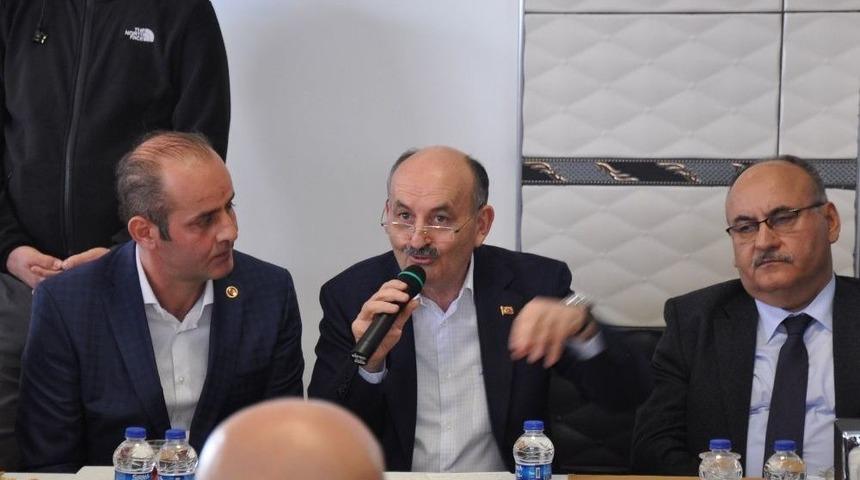 Bakan Müezzinoğlu: "18 Yaşındaki Vekillerden Bir Erdoğan, Bir Tane De Kılıçdaroğlu Çıkar"