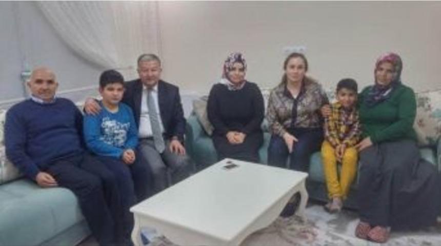 Kaymakam Duru Şehit Kocat&uuml;rk&rsquo;&uuml;n Ailesini Ziyaret Etti