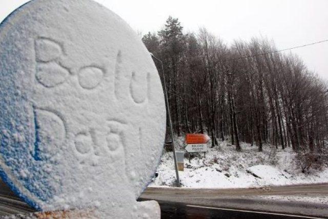 Bolu Dağı'nda Kar Ulaşımı Yavaşlattı