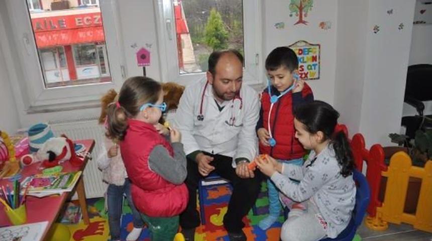 Sağlık Ocağında Oyun Alanı Ile Korkularını Yeniyorlar