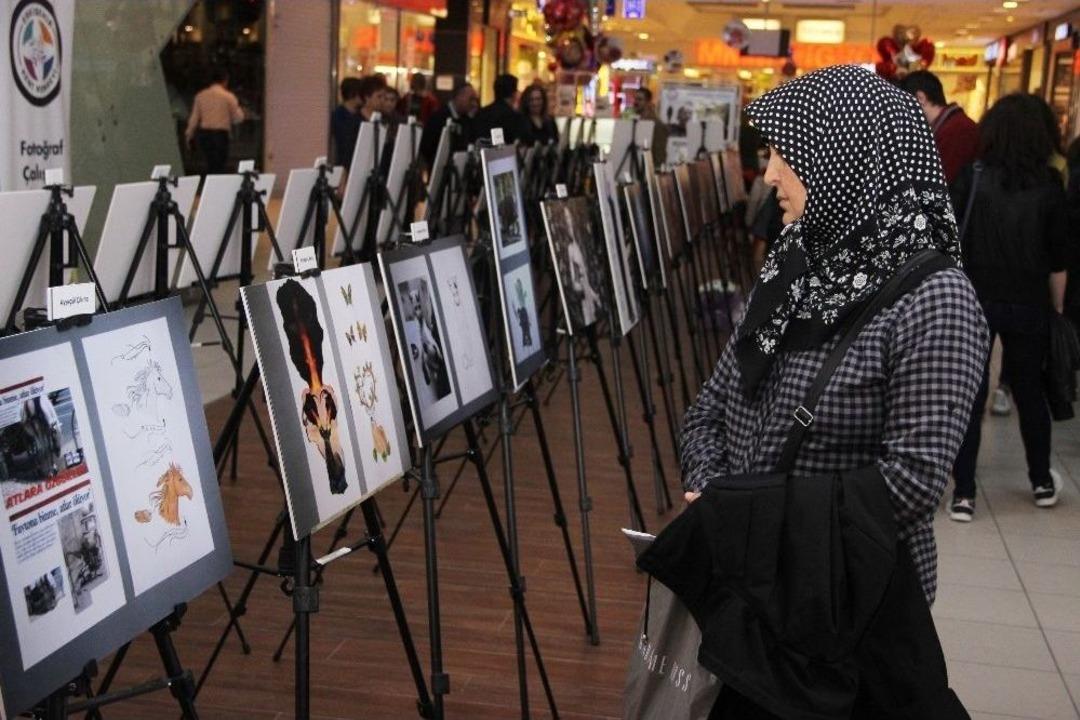 Kadınlar D&uuml;nyadaki &lsquo;kaos&rsquo;u Resmetti