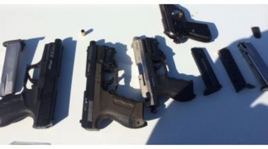 Uygulamada 4 Ruhsatsız Silah Yakalandı