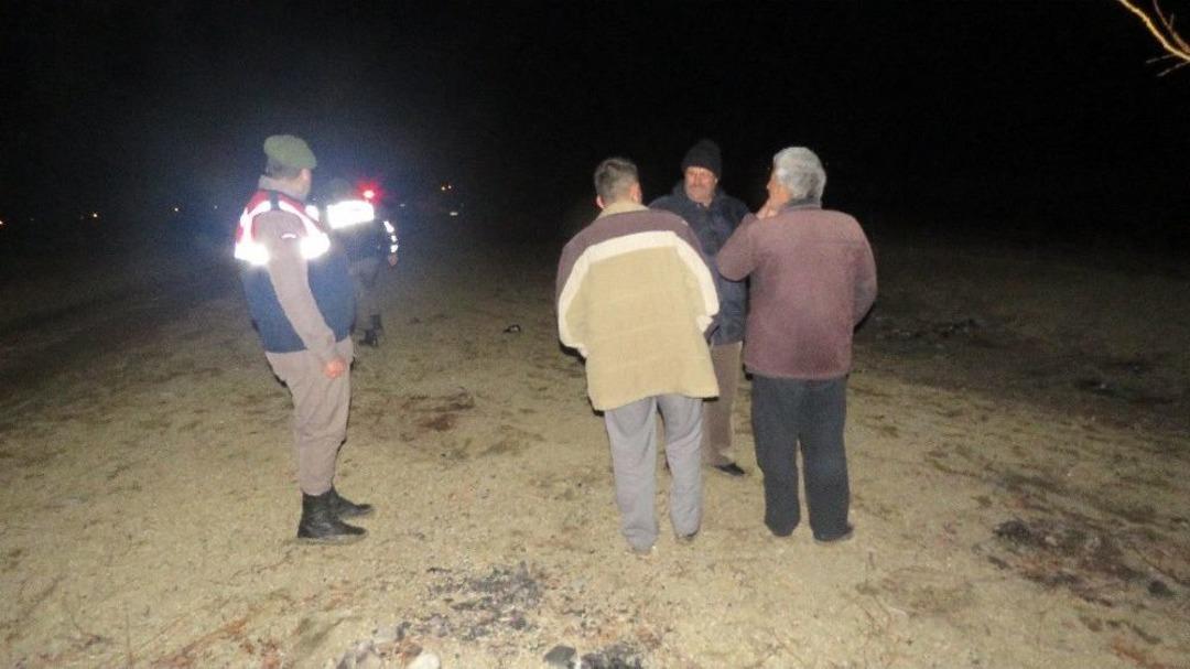 G&ouml;lde Mahsur Kalan Balık&ccedil;ılar Askeri Helikopterle Kurtarıldı