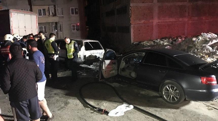 Bah&ccedil;elievler&rsquo; De 2 Otomobil Yandı