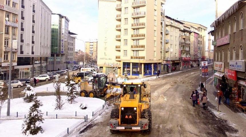 Doğu Kar Ve Buzla M&uuml;cadele Ediyor