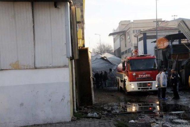 Gaziantep'te Buhar Kazanı Patladı, Fabrika Yıkıldı