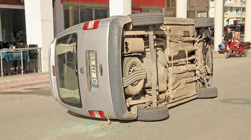 Yaşlı S&uuml;r&uuml;c&uuml; Park Halindeki Araca &Ccedil;arptı: 1 Yaralı