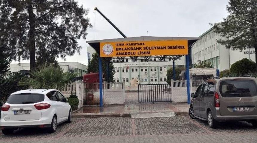 Faciadan D&ouml;n&uuml;len Okulun &Ccedil;atısından Vin&ccedil; Kaldırıldı