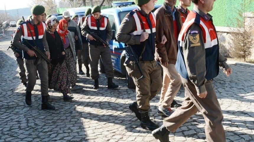 Aksaray&rsquo;da Define Avcısı 6 Kişi Ka&ccedil;ak Kazı Yaparken Yakalandı