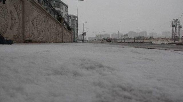 Elazığ’a Yılın İlk Karı Yağdı