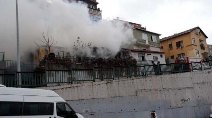 Kentsel D&ouml;n&uuml;ş&uuml;mde Boşaltılan Gecekondu Yandı