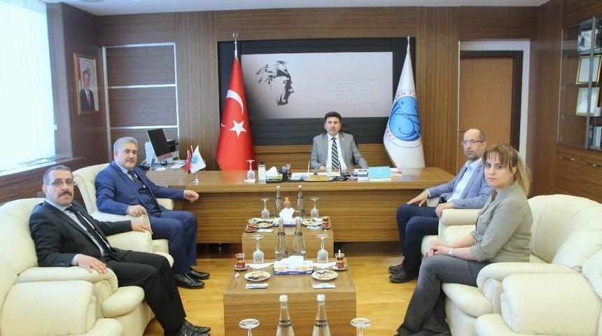 Rekt&ouml;r Karacoşkun&rsquo;a Hayırlı Olsun Ziyaretleri S&uuml;r&uuml;yor