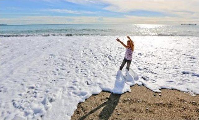 Antalya'da Konyaaltı Plajı Şenlendi