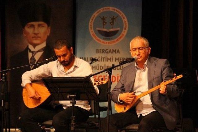 Bergama’da Dinleyenleri Mest Eden Türk Halk Müziği Konseri