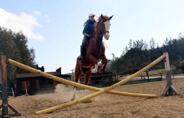 Kemer e Tatile Gelen Yulia At Binerek Eğleniyor 1