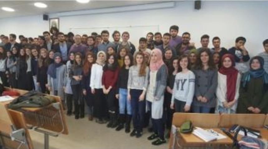 &Ouml;ğrencilerin Hayata Dair D&uuml;ş&uuml;nceleri K&ouml;şe Yazısı Oluyor