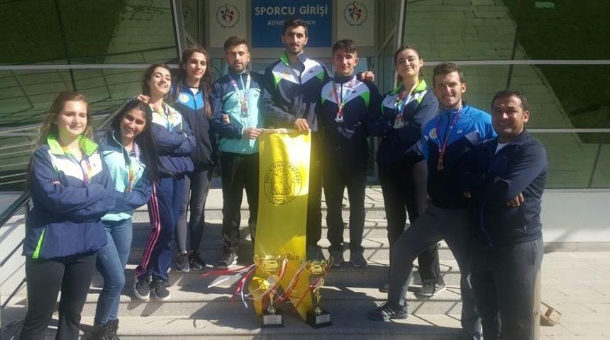 D&uuml; Atıcılık Takımından T&uuml;rkiye Rekoru