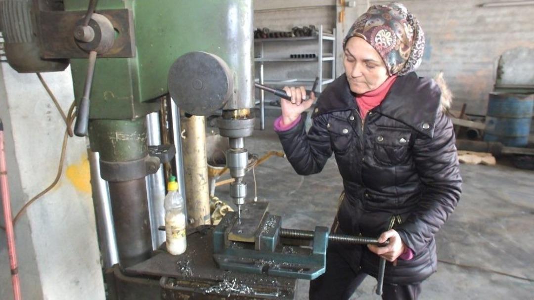 (&ouml;zel Haber) Fethiye Usta Elinin Hamuruyla 9 Yıldır Kamyon Tamir Ediyor