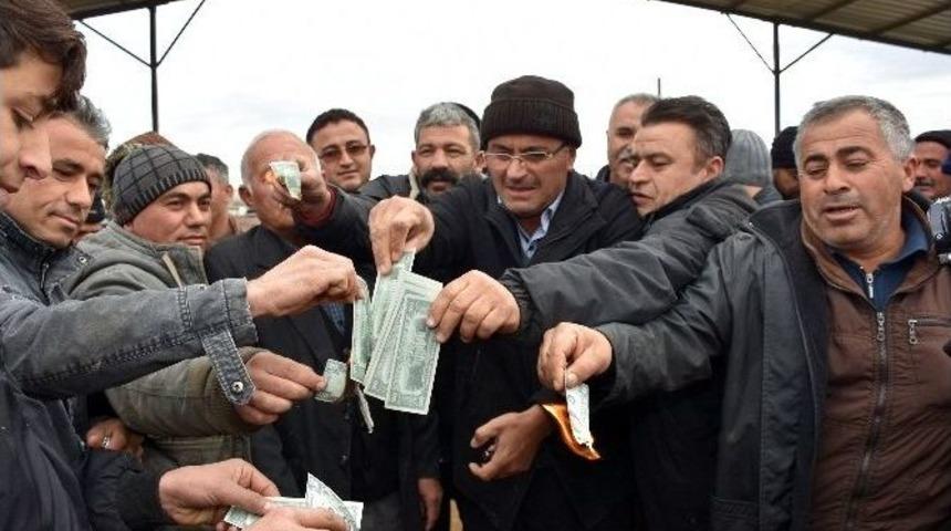 Besiciler Dolarları Ateşe Verdi