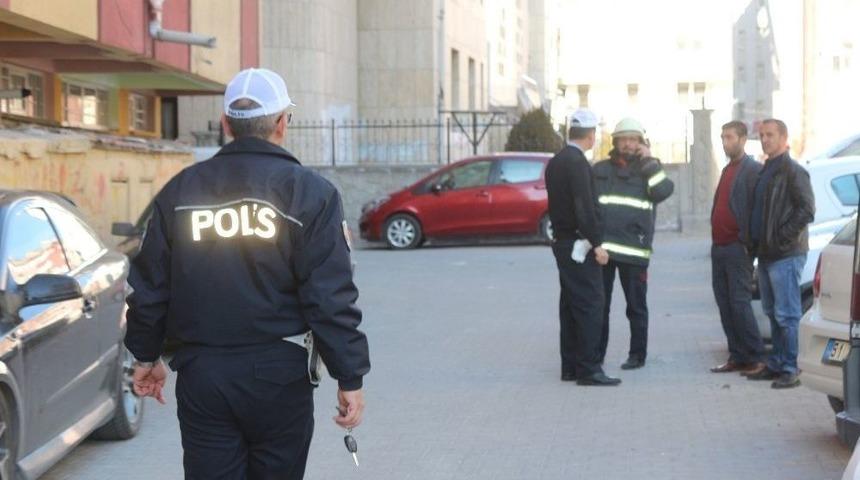 Gaz Sızıntısı Olan Otomobile İtfaiye M&uuml;dahale Etti