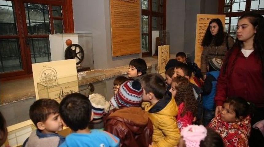 Minik Eller Tarihiyle Buluştu