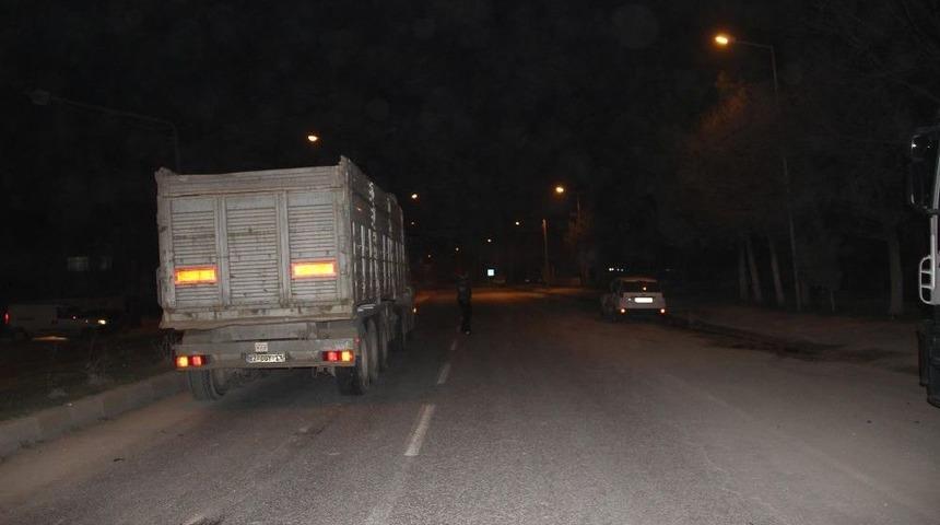 Osmaneli&rsquo;de Tır İle Otomobilin &Ccedil;arpıştı: 1 Yaralı