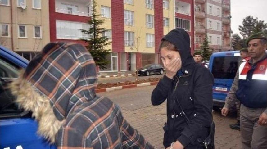 Jandarmayı G&ouml;r&uuml;nce &Ccedil;aldığı Altınları Yuttu