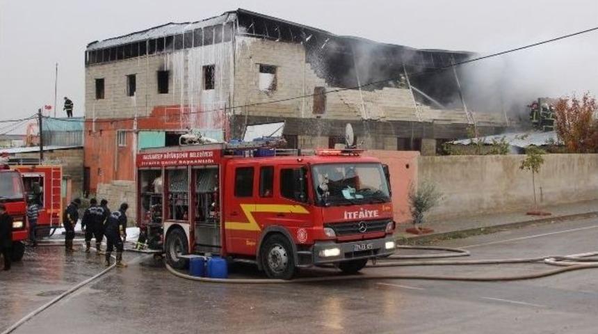Plastik Fabrikasında Korkutan Yangın