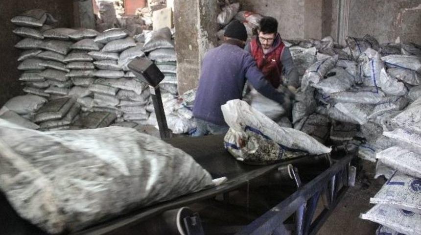 K&uuml;tahya&rsquo;da Kar Etkisini G&ouml;stermeye Başladı