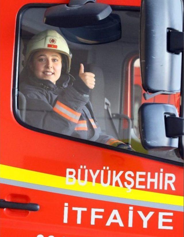 (özel Haber) Kadın İtfaiyecinin Meslek Aşkı