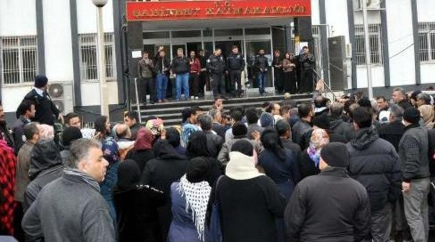 Gaziantep'te Suriyelilerin Yardım Izdihamı