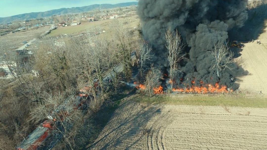 (&ouml;zel Haber) Sakarya&rsquo;da Lastik Deposu Yangını Havadan G&ouml;r&uuml;nt&uuml;lendi