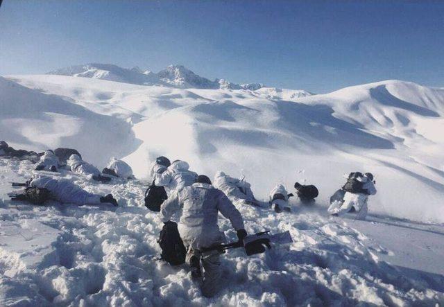 Erzincan’da Pkk’nın Sığınak Ve Mağaraları İmha Edildi