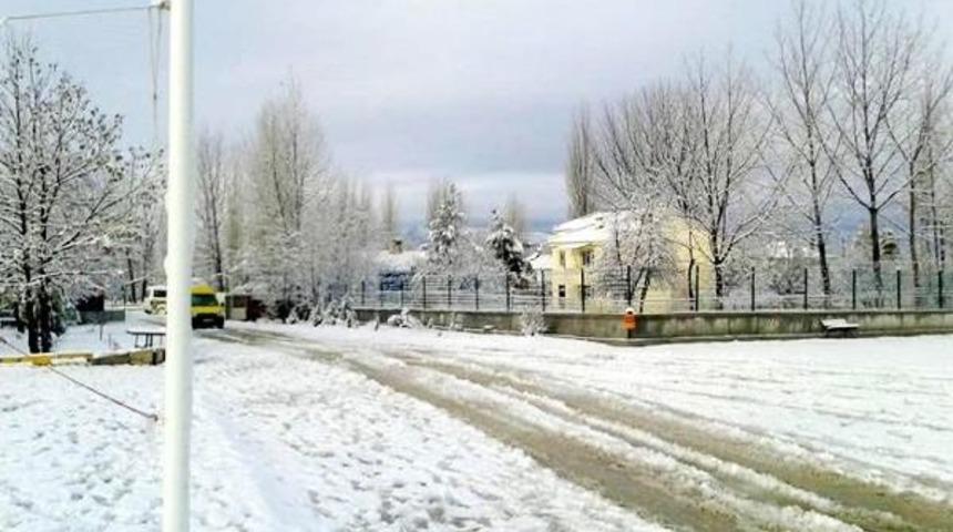 Korkuteli'ne Yılın Ilk Karı Yağdı