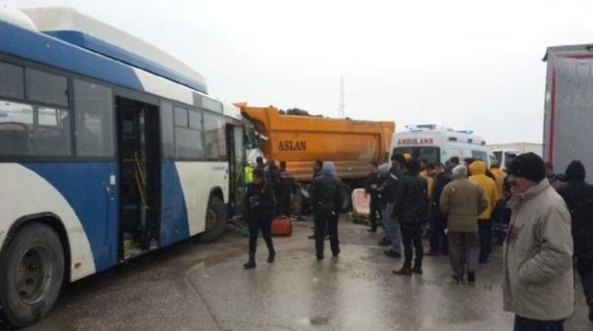 Ankara'da Trafik Kazası: 11 Yaralı