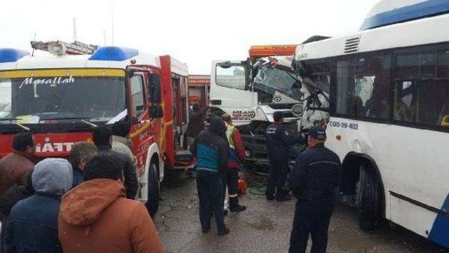 Ankara'da Trafik Kazası: 11 Yaralı