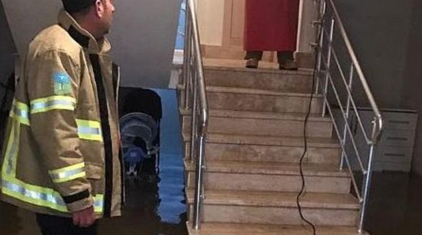 Selden Zarar G&ouml;ren Yerlerde Suların Tahliye İşlemi S&uuml;r&uuml;yor