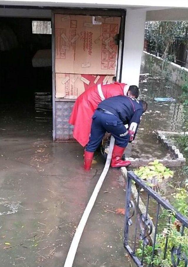 Selden Zarar Gören Yerlerde Suların Tahliye İşlemi Sürüyor