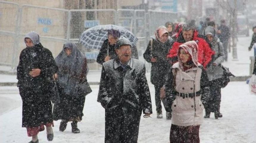 Erzurum Beyaz Gelinliğini Giydi