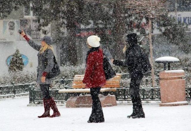 Erzurum Beyaz Gelinliğini Giydi