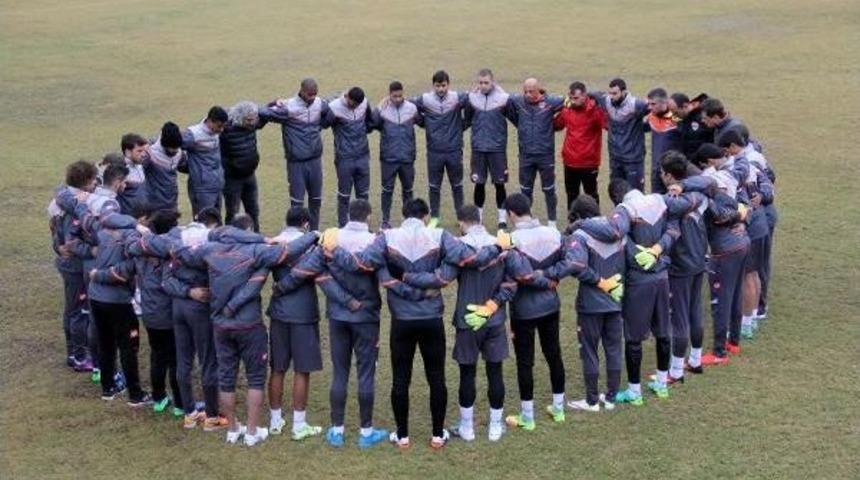 Adanaspor'dan Aladağ Ve Chapecoense I&ccedil;in Saygı Duruşu