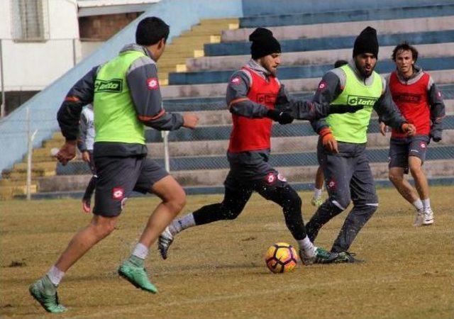 Adanaspor'dan Aladağ Ve Chapecoense Için Saygı Duruşu