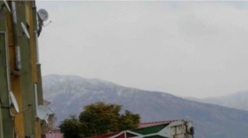 Kulp&rsquo;a Yılın İlk Karı Yağdı