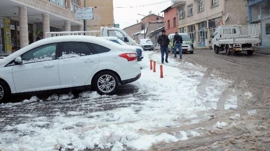 &Ccedil;elikhan&rsquo;a Yılın İlk Karı D&uuml;şt&uuml;