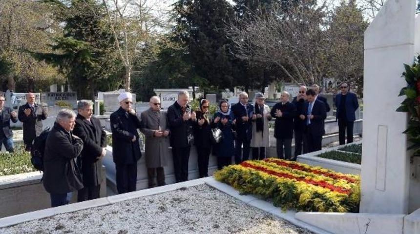 &Ccedil;etin Eme&ccedil; Mezarı Başında Anıldı