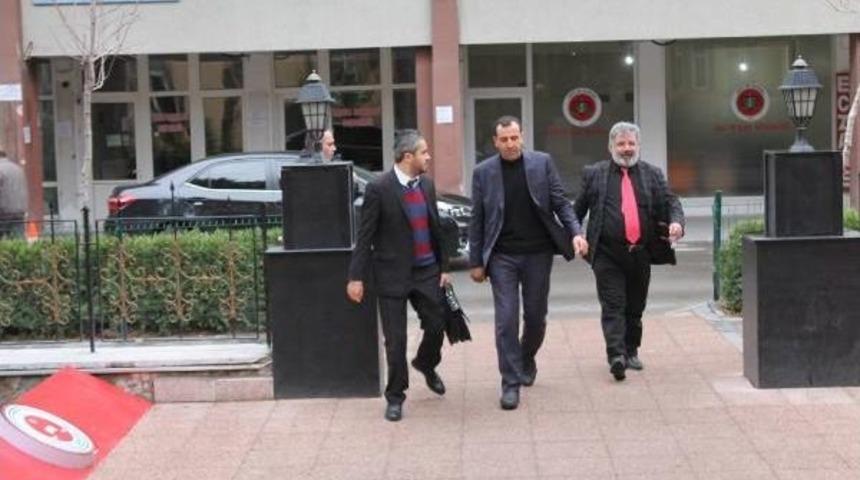 Fet&ouml;&rsquo;Den Aranan Avukat Teslim Oldu