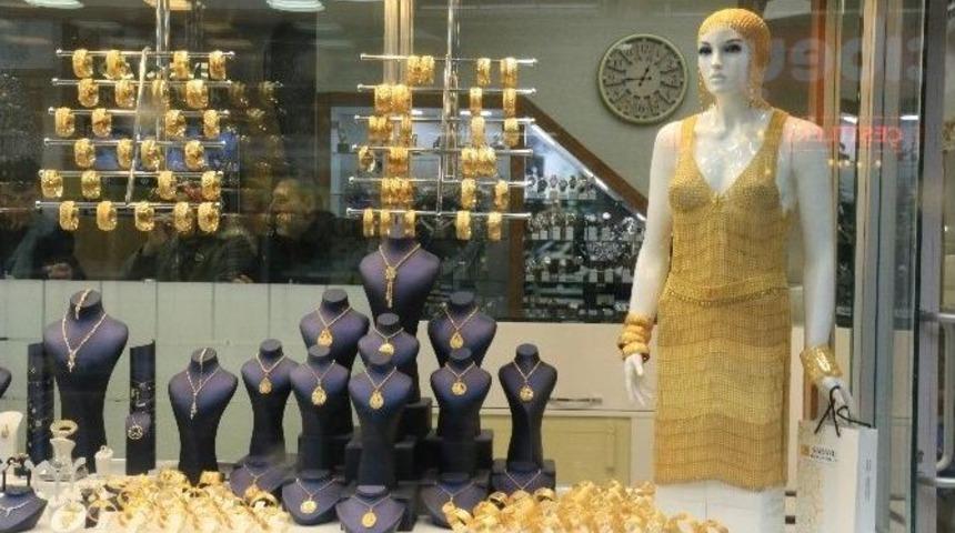 (&ouml;zel Haber) 360 Bin Tl Değerindeki Altın Elbise Gebze&rsquo;de Satışa &Ccedil;ıktı