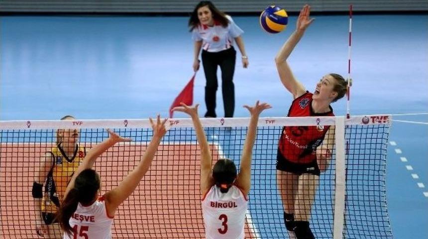 Vakıfbank 7&rsquo;de 7 Yaptı, Liderliğini S&uuml;rd&uuml;rd&uuml;