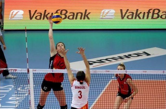 Vakıfbank 7’de 7 Yaptı, Liderliğini Sürdürdü